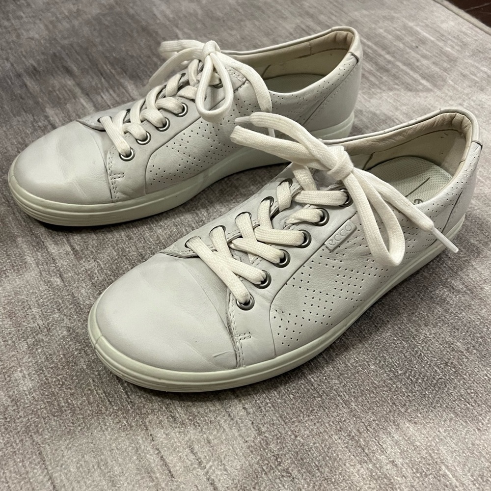 Ecco Women’s White Sneakers. Size 38 EU. Size 7 US.